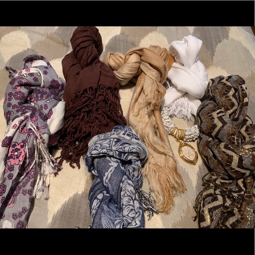 Collection of 8 Scarves (By Bunch)- NEW/UWT